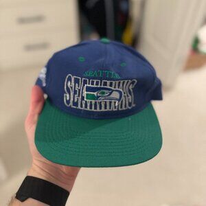 *RARE & VINTAGE* Seattle Seahawks Embroidered NFL Snapback in Blue / Green